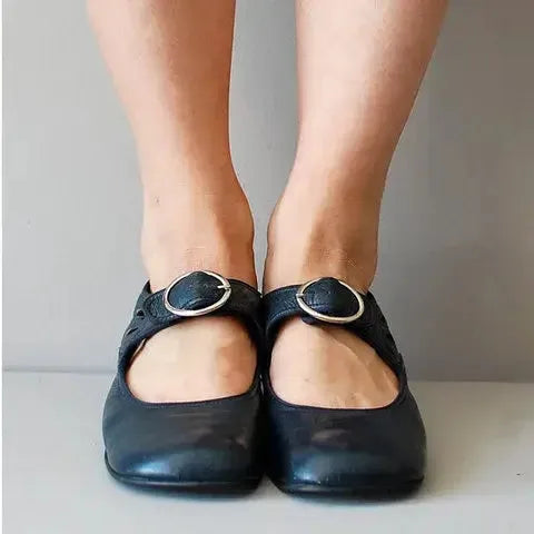 Retro French Low-heeled Buckled Pumps