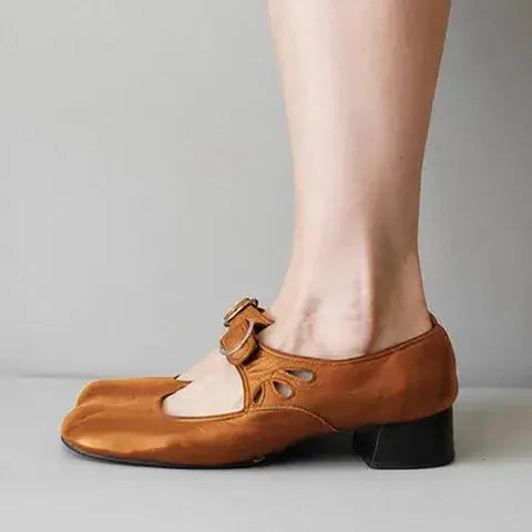 Retro French Low-heeled Buckled Pumps